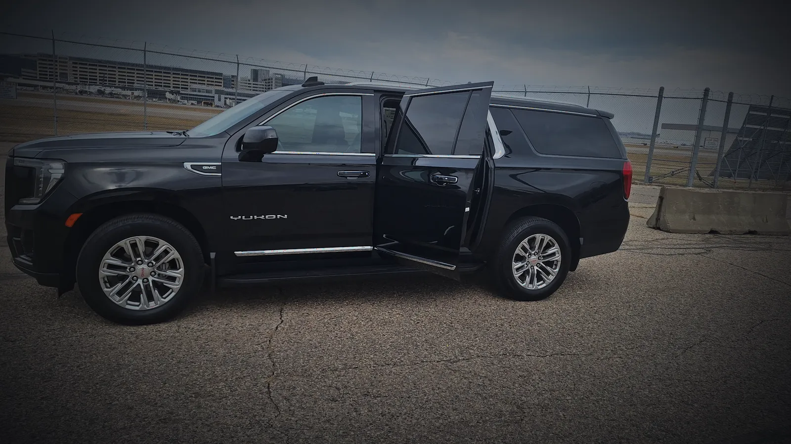 Yukon Denali · Doors open, bags in